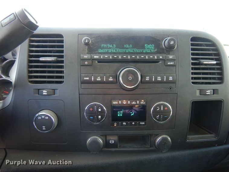 image for item DR1132 2012 GMC Sierra 3500HD  Ext. Cab flatbed pickup truck