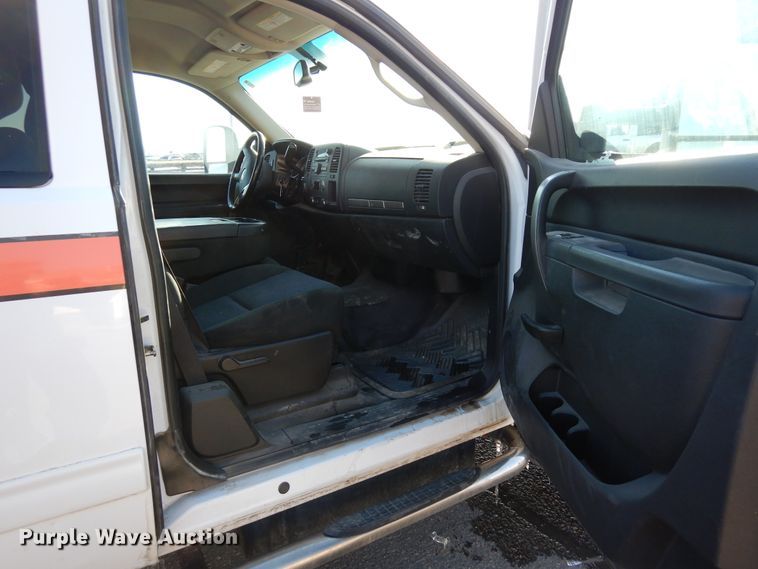 image for item DR1132 2012 GMC Sierra 3500HD  Ext. Cab flatbed pickup truck