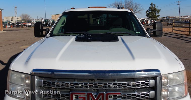 image for item DR1132 2012 GMC Sierra 3500HD  Ext. Cab flatbed pickup truck