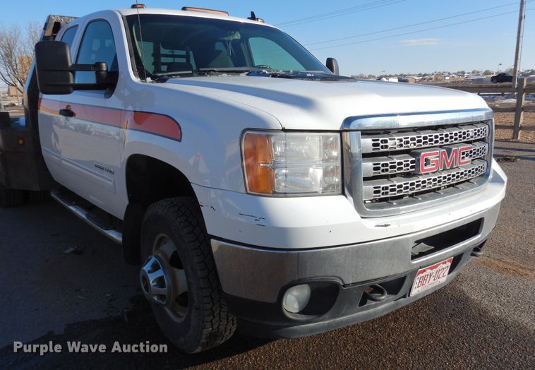 image for item DR1132 2012 GMC Sierra 3500HD  Ext. Cab flatbed pickup truck