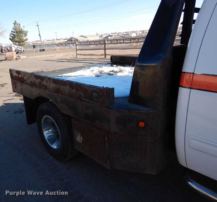 image for item DR1132 2012 GMC Sierra 3500HD  Ext. Cab flatbed pickup truck