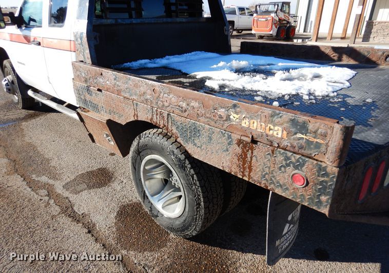 image for item DR1132 2012 GMC Sierra 3500HD  Ext. Cab flatbed pickup truck