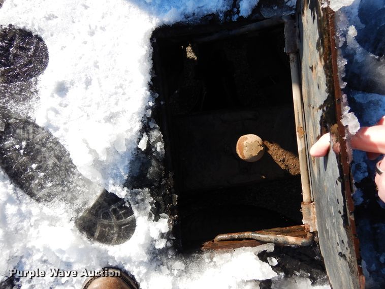 image for item DR1132 2012 GMC Sierra 3500HD  Ext. Cab flatbed pickup truck