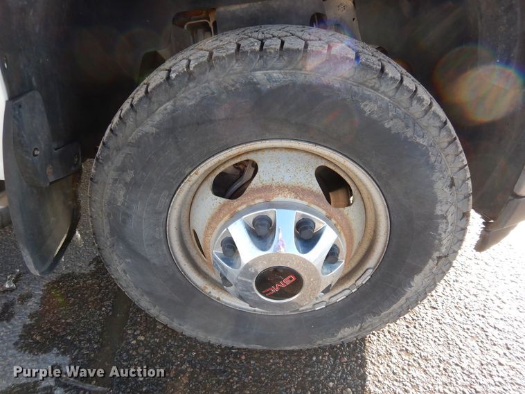 image for item DR1132 2012 GMC Sierra 3500HD  Ext. Cab flatbed pickup truck