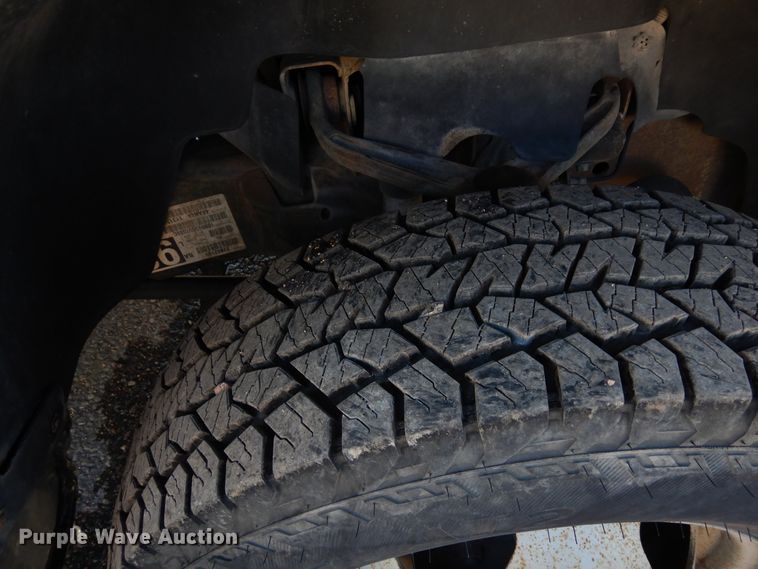 image for item DR1132 2012 GMC Sierra 3500HD  Ext. Cab flatbed pickup truck