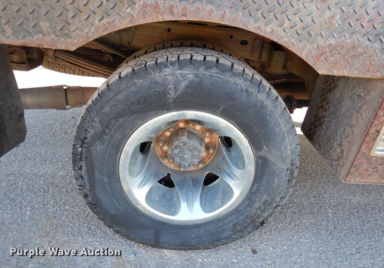 image for item DR1132 2012 GMC Sierra 3500HD  Ext. Cab flatbed pickup truck