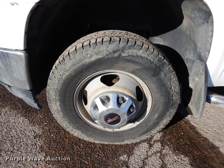 image for item DR1132 2012 GMC Sierra 3500HD  Ext. Cab flatbed pickup truck