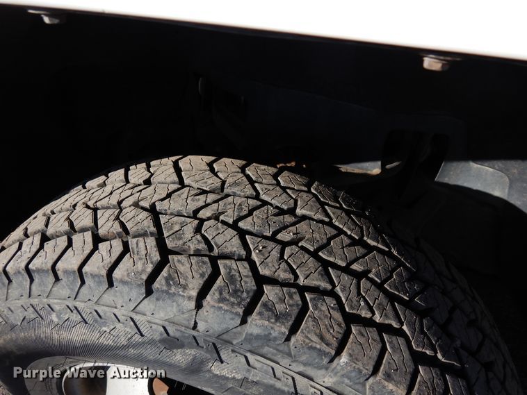 image for item DR1132 2012 GMC Sierra 3500HD  Ext. Cab flatbed pickup truck