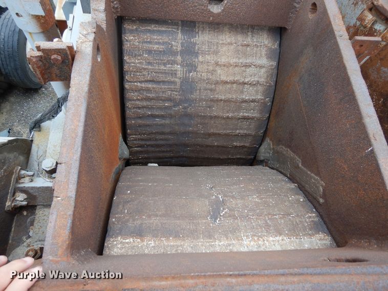 image for item ED9969 Pioneer Engineering  crusher