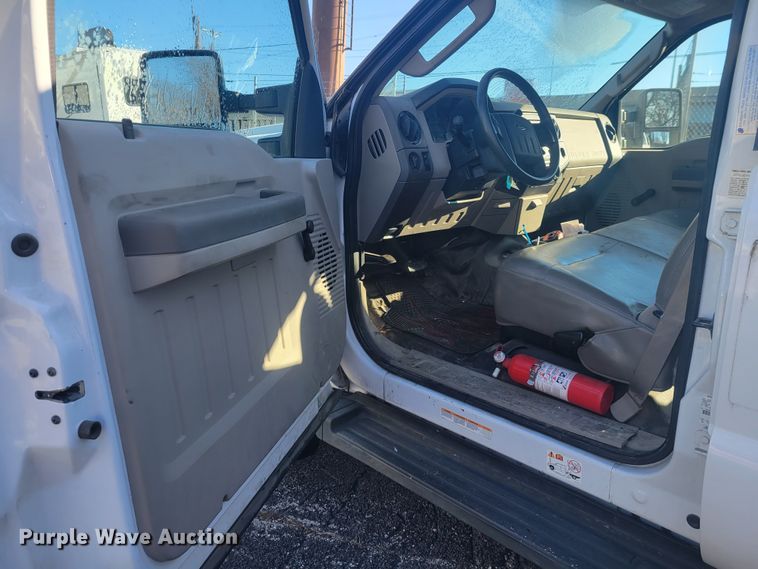 image for item GT9575 2008 Ford F550 Super Duty XL  Crew Cab flatbed truck