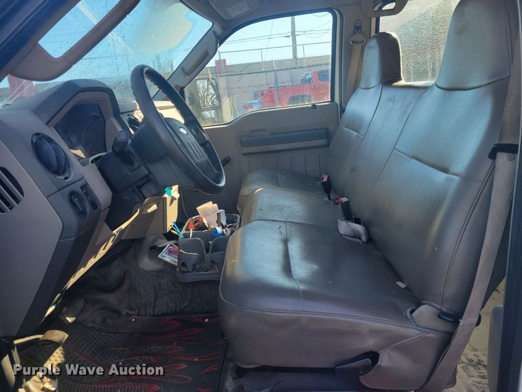 image for item GT9575 2008 Ford F550 Super Duty XL  Crew Cab flatbed truck