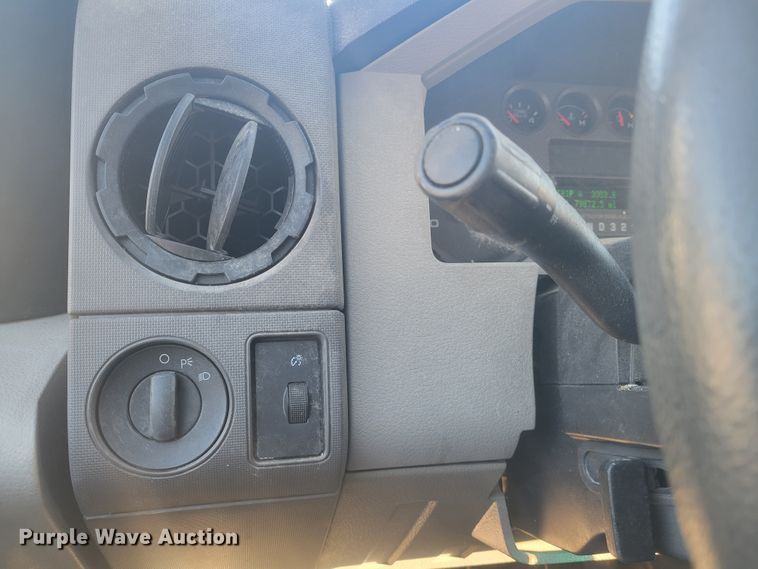 image for item GT9575 2008 Ford F550 Super Duty XL  Crew Cab flatbed truck