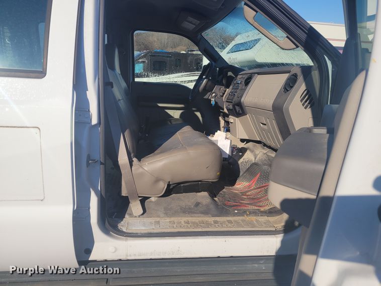 image for item GT9575 2008 Ford F550 Super Duty XL  Crew Cab flatbed truck