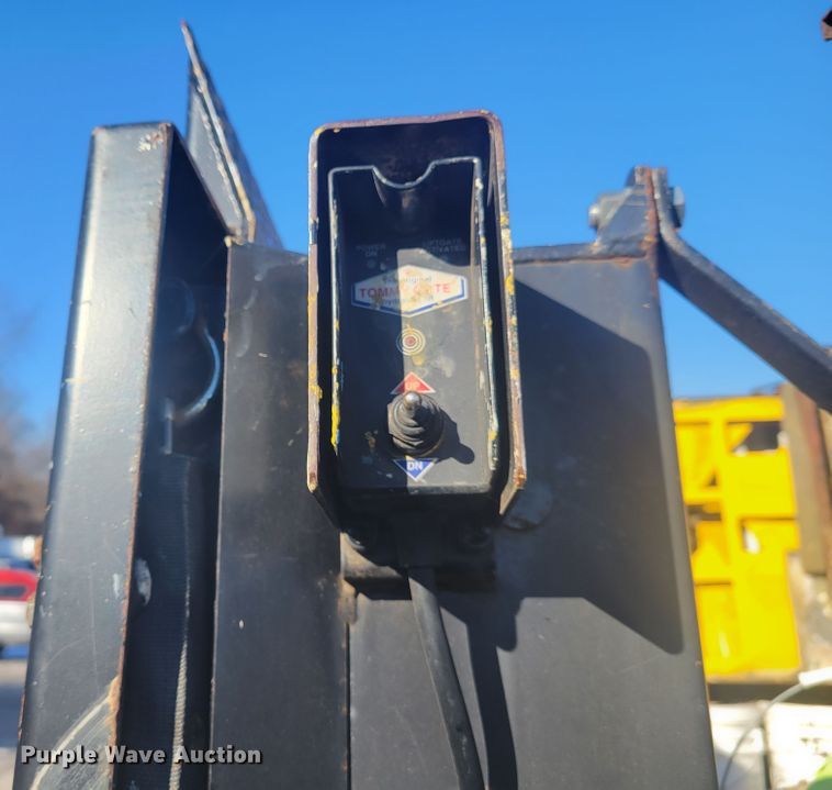 image for item GT9575 2008 Ford F550 Super Duty XL  Crew Cab flatbed truck