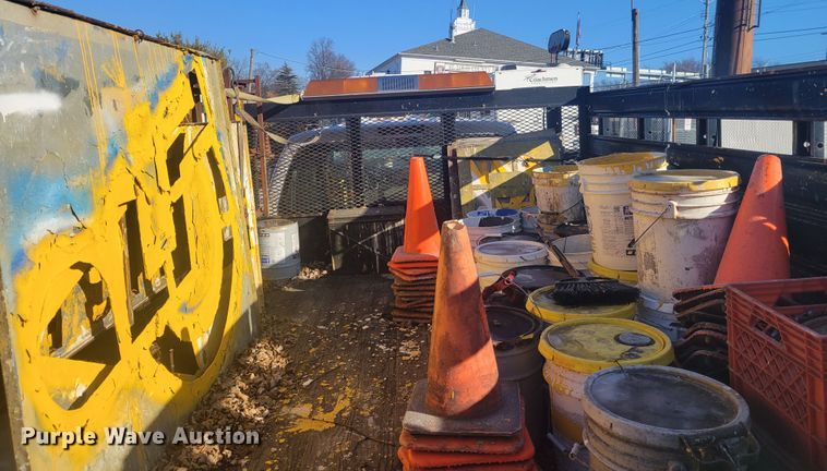 image for item GT9575 2008 Ford F550 Super Duty XL  Crew Cab flatbed truck