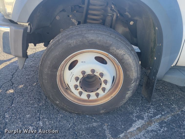 image for item GT9575 2008 Ford F550 Super Duty XL  Crew Cab flatbed truck