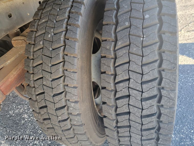 image for item GT9575 2008 Ford F550 Super Duty XL  Crew Cab flatbed truck