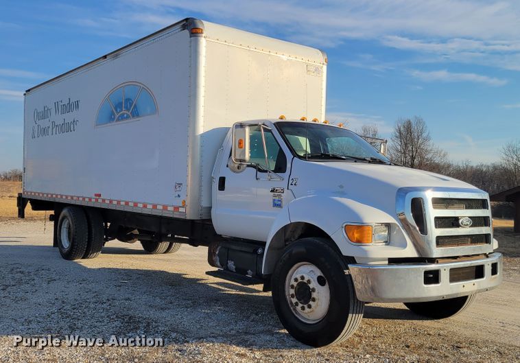 image for item HK9258 2005 Ford F750 Super Duty XLT  box truck