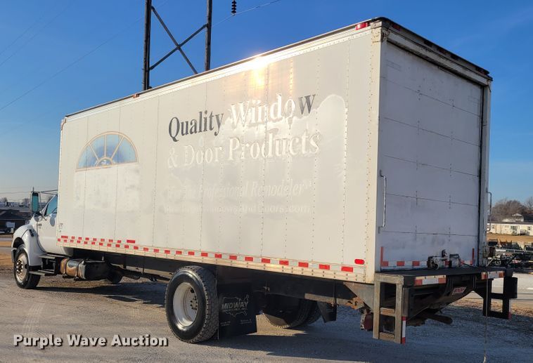 image for item HK9258 2005 Ford F750 Super Duty XLT  box truck