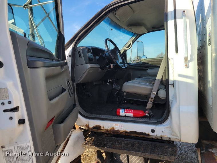 image for item HK9258 2005 Ford F750 Super Duty XLT  box truck