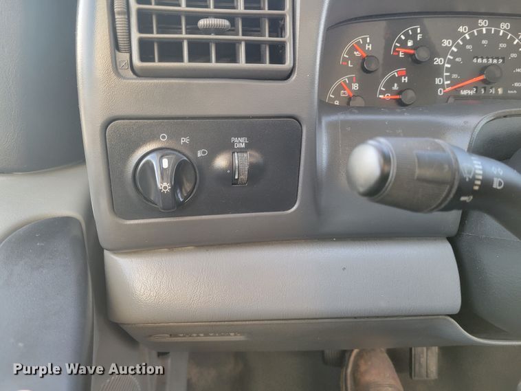 image for item HK9258 2005 Ford F750 Super Duty XLT  box truck