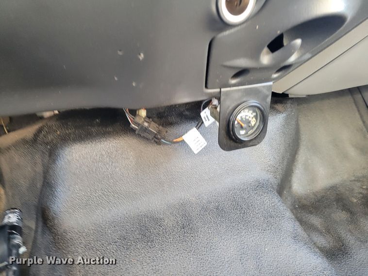 image for item HK9258 2005 Ford F750 Super Duty XLT  box truck