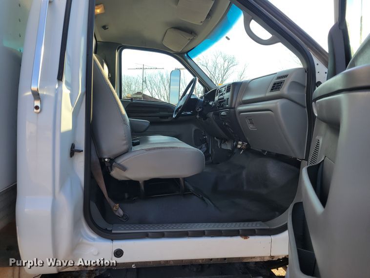 image for item HK9258 2005 Ford F750 Super Duty XLT  box truck
