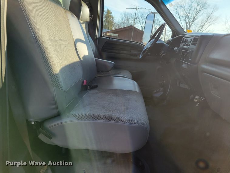 image for item HK9258 2005 Ford F750 Super Duty XLT  box truck