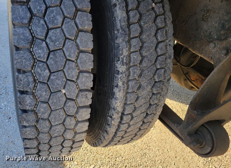 image for item HK9258 2005 Ford F750 Super Duty XLT  box truck