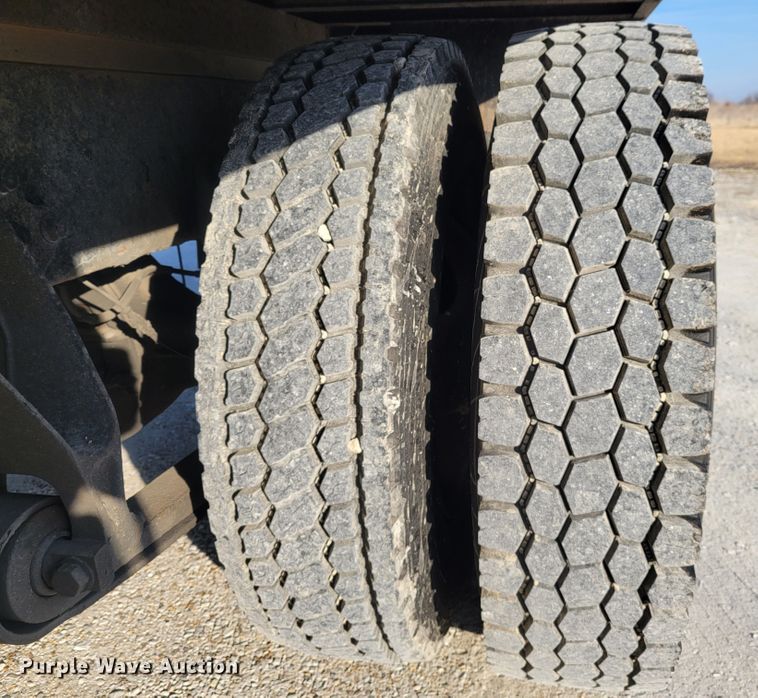 image for item HK9258 2005 Ford F750 Super Duty XLT  box truck