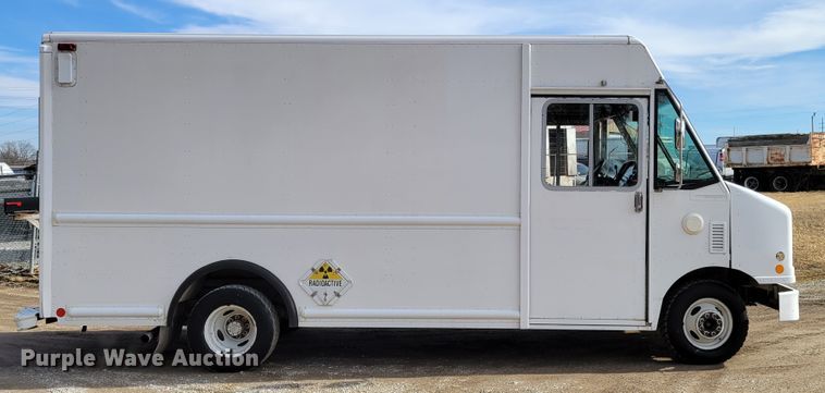 image for item HK9272 2007 Ford E350 Super Duty  delivery truck