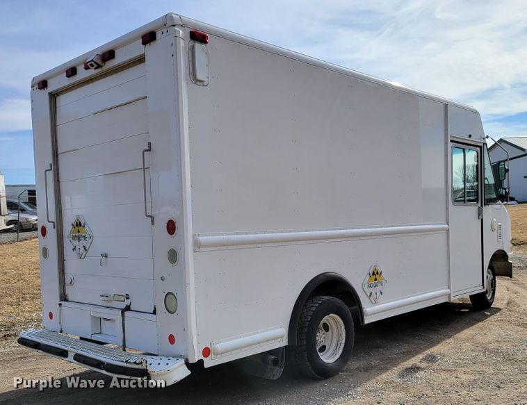 image for item HK9272 2007 Ford E350 Super Duty  delivery truck