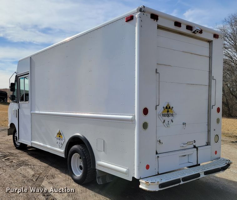 image for item HK9272 2007 Ford E350 Super Duty  delivery truck