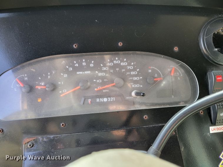 image for item HK9272 2007 Ford E350 Super Duty  delivery truck