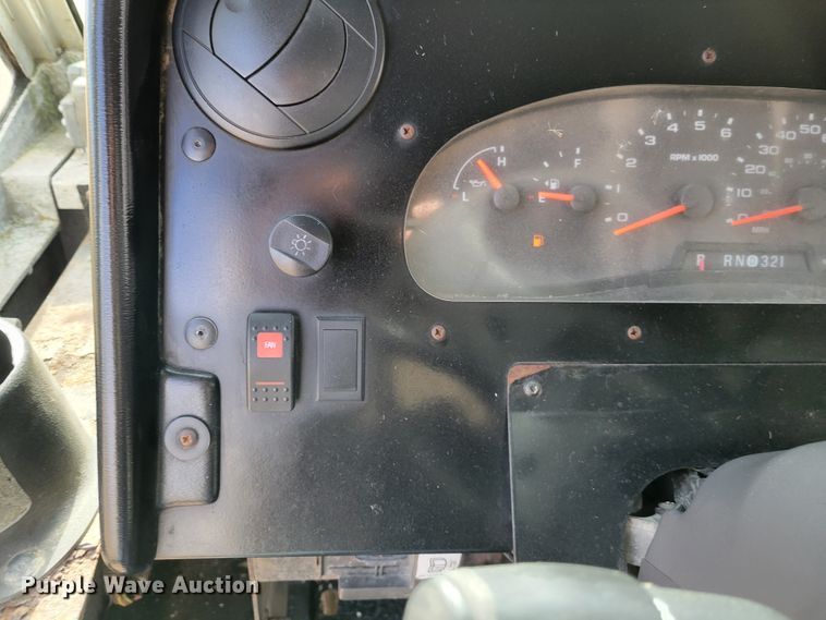 image for item HK9272 2007 Ford E350 Super Duty  delivery truck