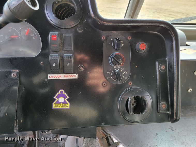 image for item HK9272 2007 Ford E350 Super Duty  delivery truck