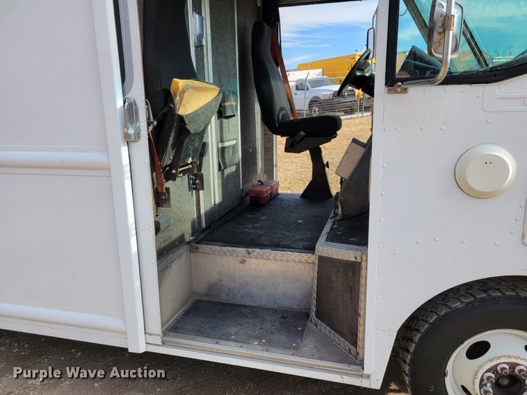 image for item HK9272 2007 Ford E350 Super Duty  delivery truck