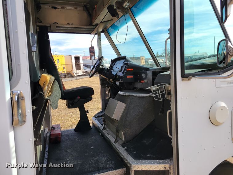 image for item HK9272 2007 Ford E350 Super Duty  delivery truck