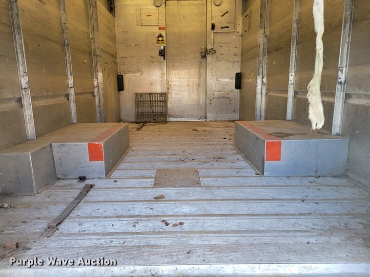 image for item HK9272 2007 Ford E350 Super Duty  delivery truck