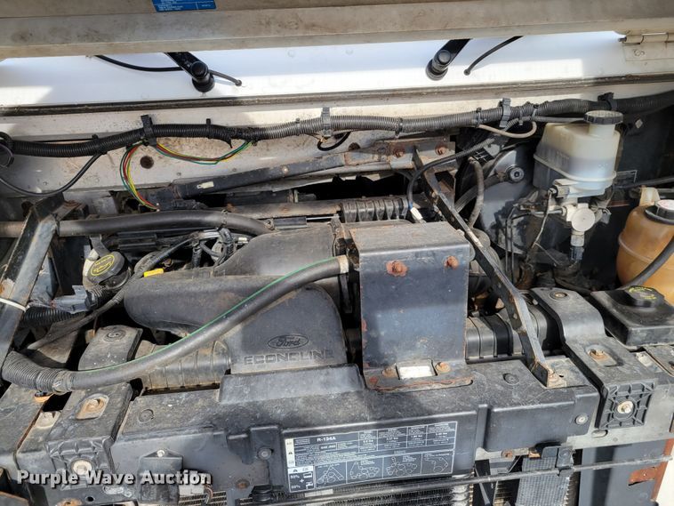 image for item HK9272 2007 Ford E350 Super Duty  delivery truck