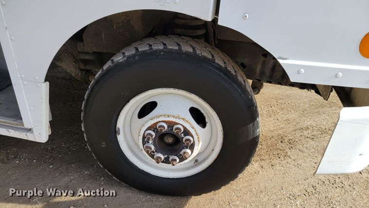 image for item HK9272 2007 Ford E350 Super Duty  delivery truck