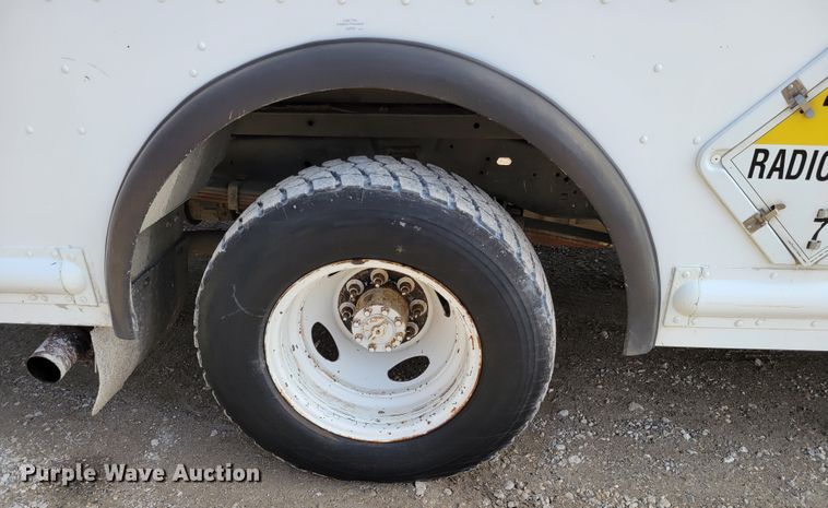 image for item HK9272 2007 Ford E350 Super Duty  delivery truck