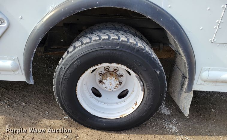 image for item HK9272 2007 Ford E350 Super Duty  delivery truck