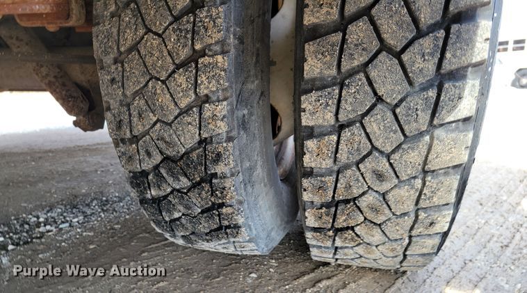 image for item HK9272 2007 Ford E350 Super Duty  delivery truck