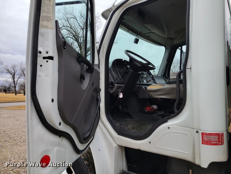 image for item HK9300 2011 Freightliner M2 106  box truck