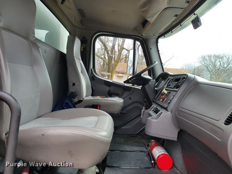 image for item HK9300 2011 Freightliner M2 106  box truck