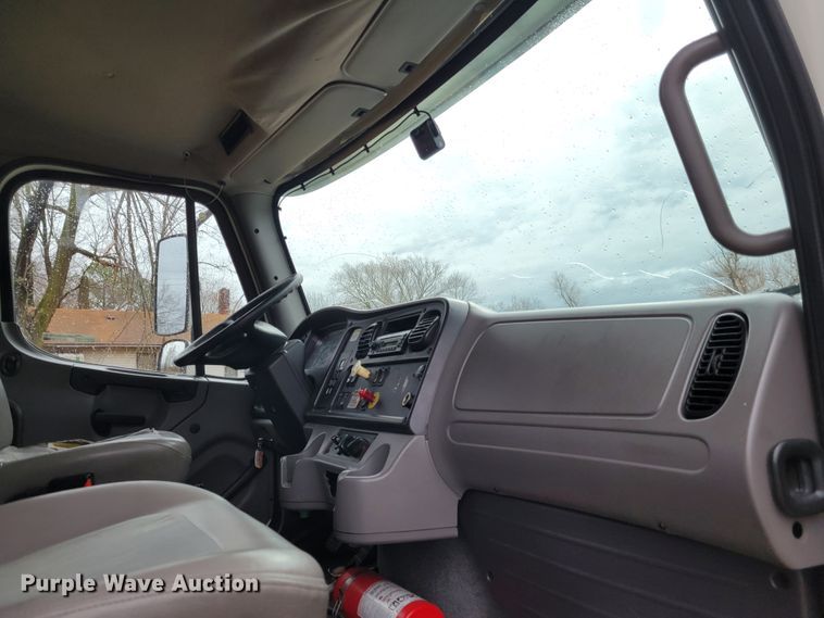 image for item HK9300 2011 Freightliner M2 106  box truck