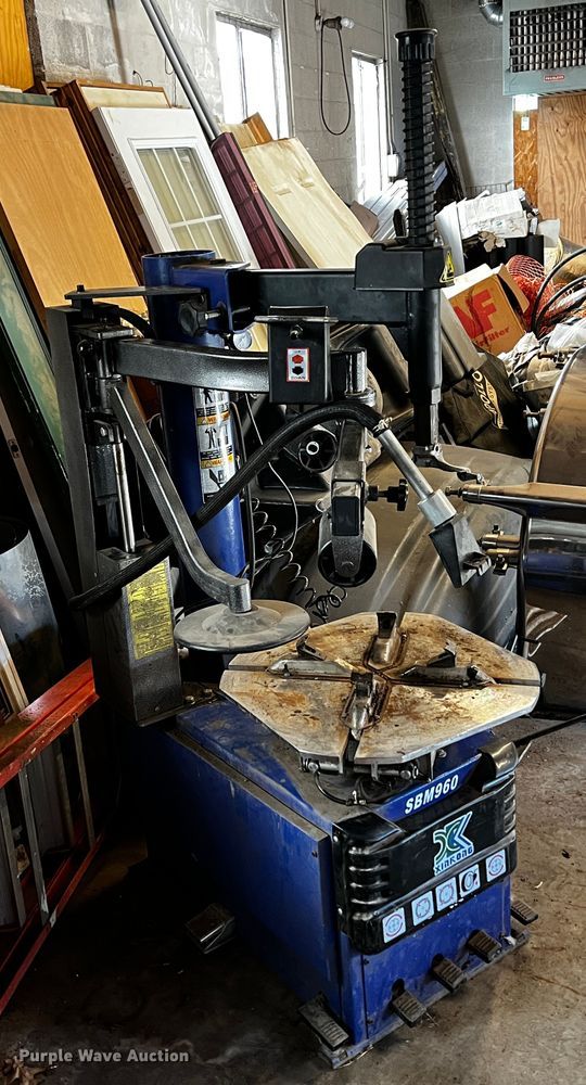 Xinkong SBM960 tire machine in Pryor, OK Item ID9739 sold Purple Wave