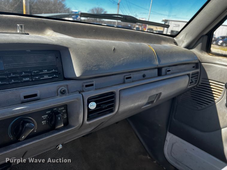 image for item ID9746 1997 Ford F450 Super Duty  utility / service truck