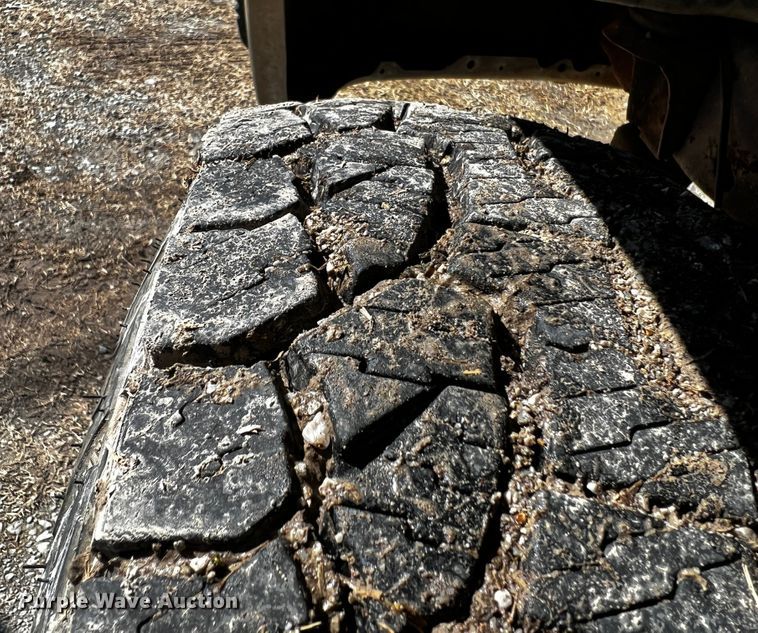 image for item ID9746 1997 Ford F450 Super Duty  utility / service truck